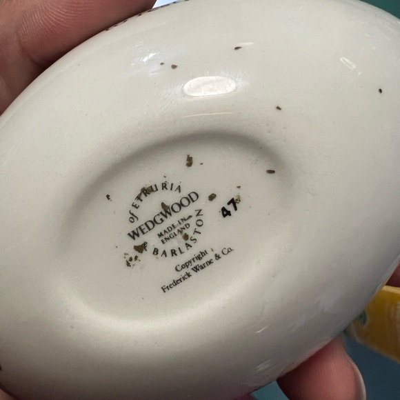 Wedgwood Beatrix Potter Peter Rabbit collectible Trinket Box - Picture 3 of 4